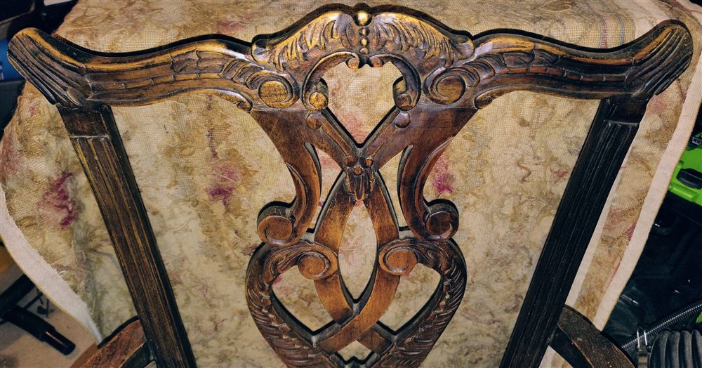crest detail